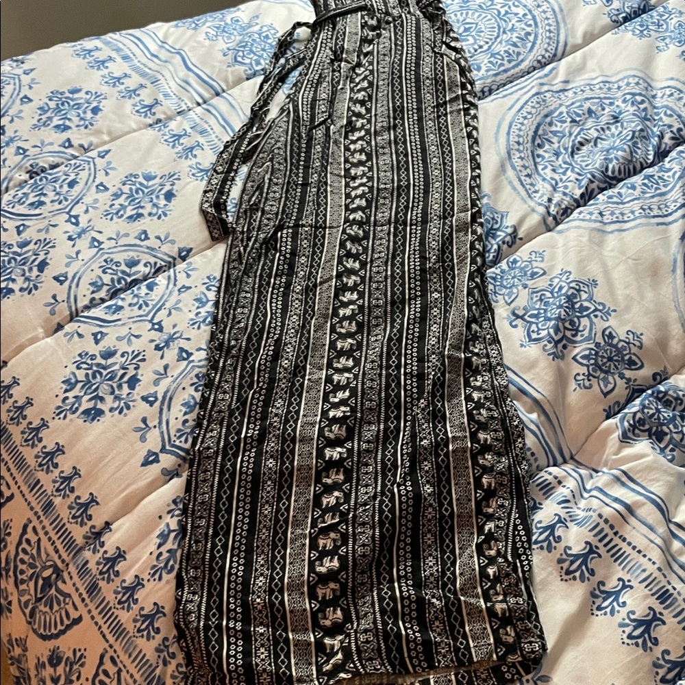 Black and white rayon pants with elephants sz M